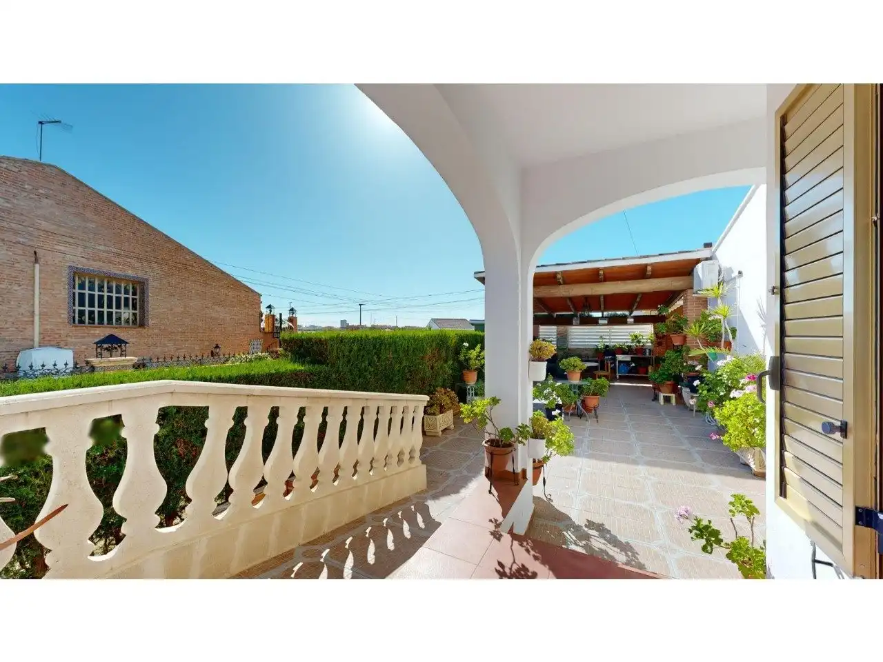 Vista exterior de Casa adosada en venta en Torrent con Aire acondicionado, Calefacción y Jardín privado