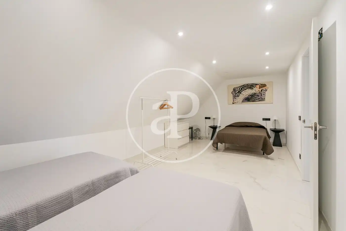 Habitación de Casa adosada en venta en Pozuelo de Alarcón con Aire acondicionado, Calefacción y Jardín privado
