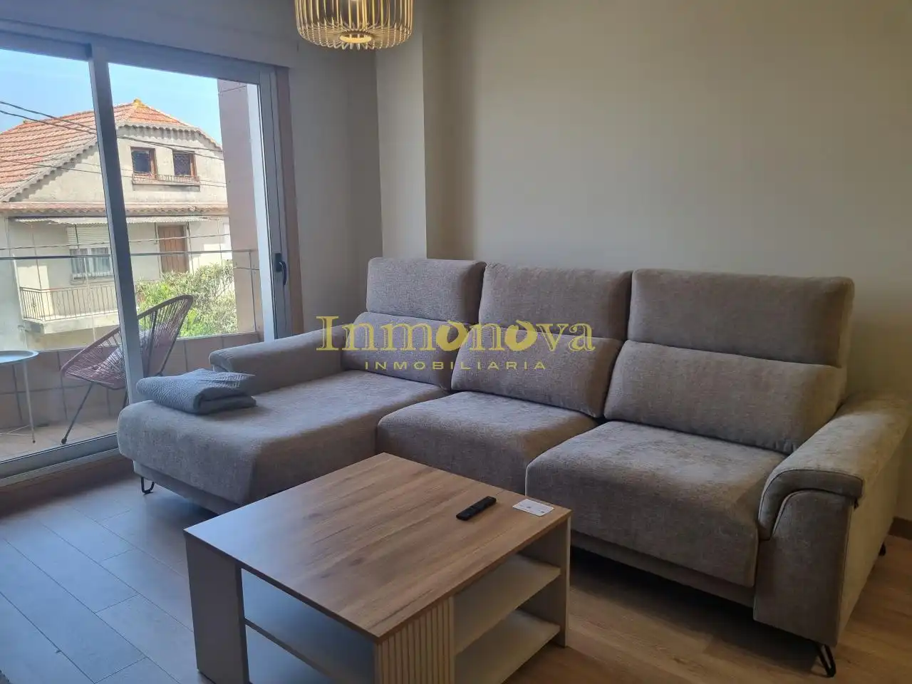 Sala de estar de Piso de alquiler en Cangas  con Calefacción, Amueblado y Balcón