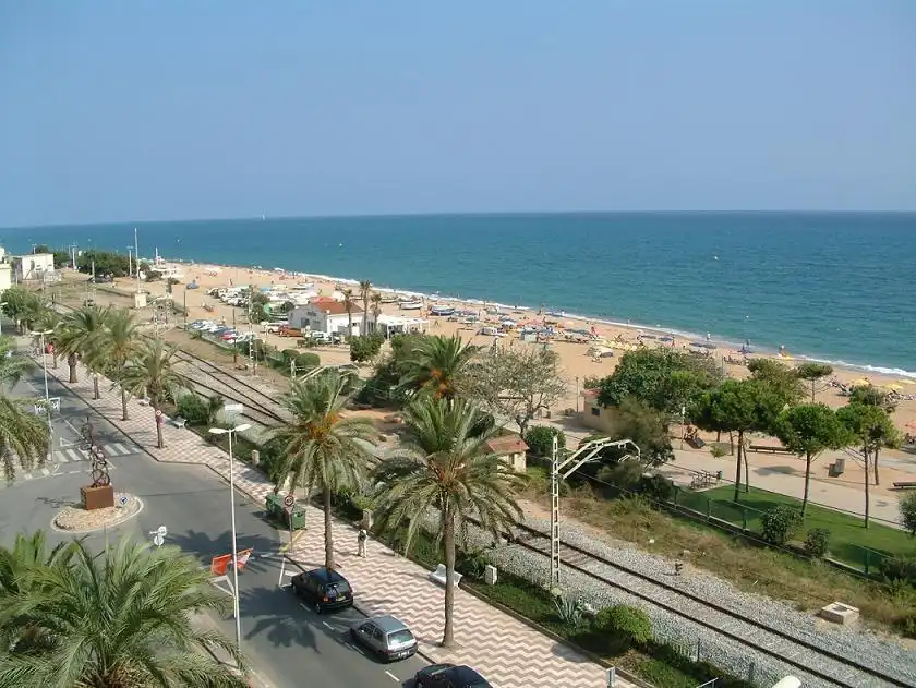 Vista exterior de Pis en venda en Pineda de Mar amb Balcó i Piscina comunitària