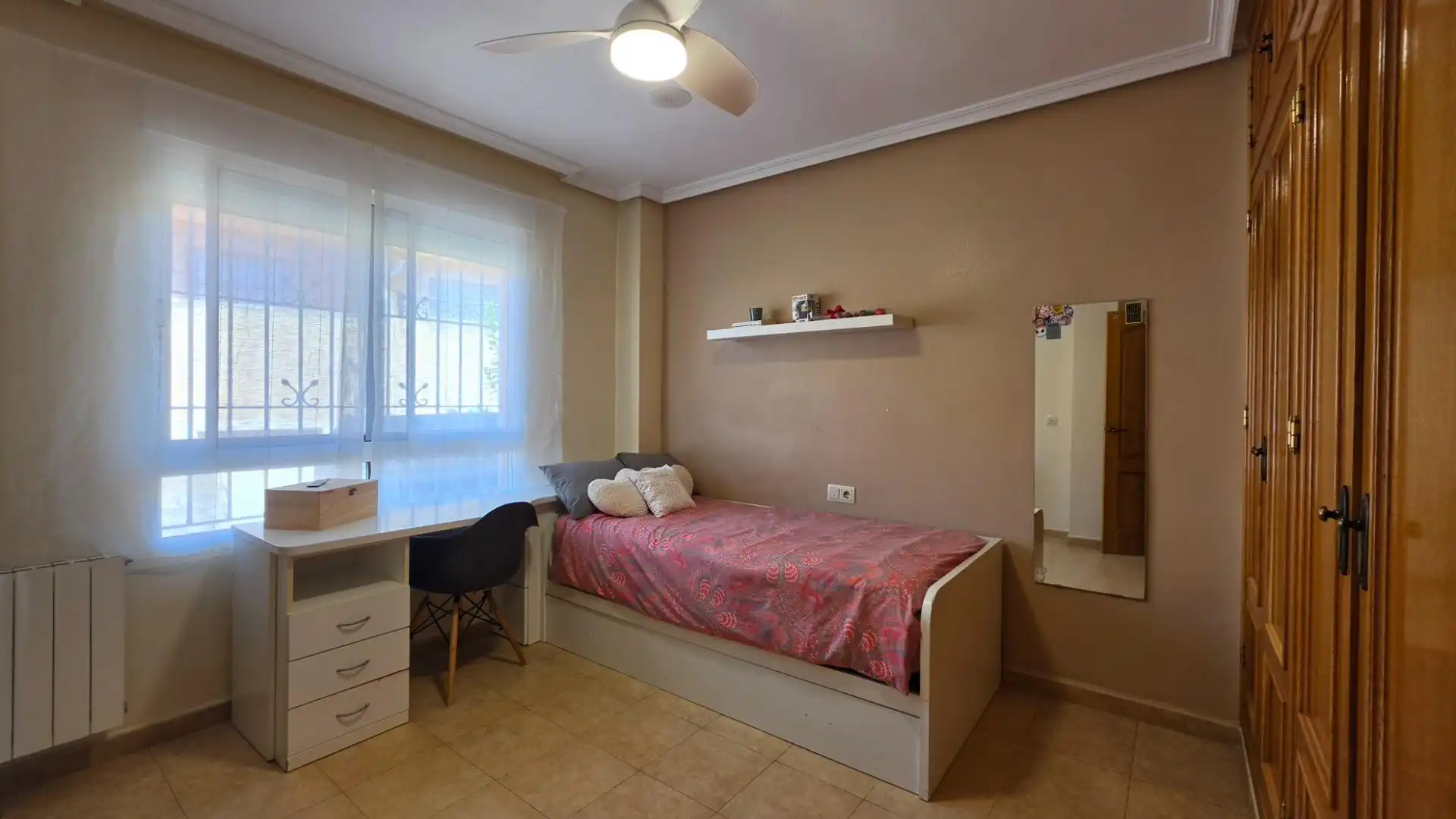 Dormitori de Casa o xalet en venda en La Unión amb Aire condicionat, Jardí privat i Terrassa