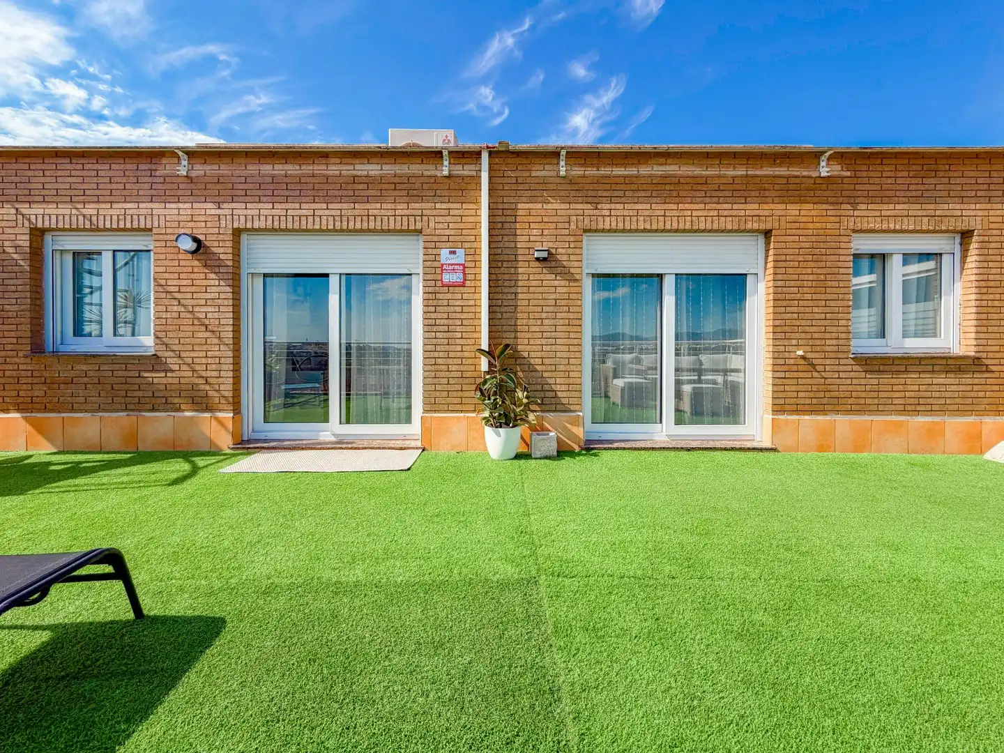 Außenansicht von Dachboden zum Verkauf in Museros mit Klimaanlage, Terrasse und Abstellraum