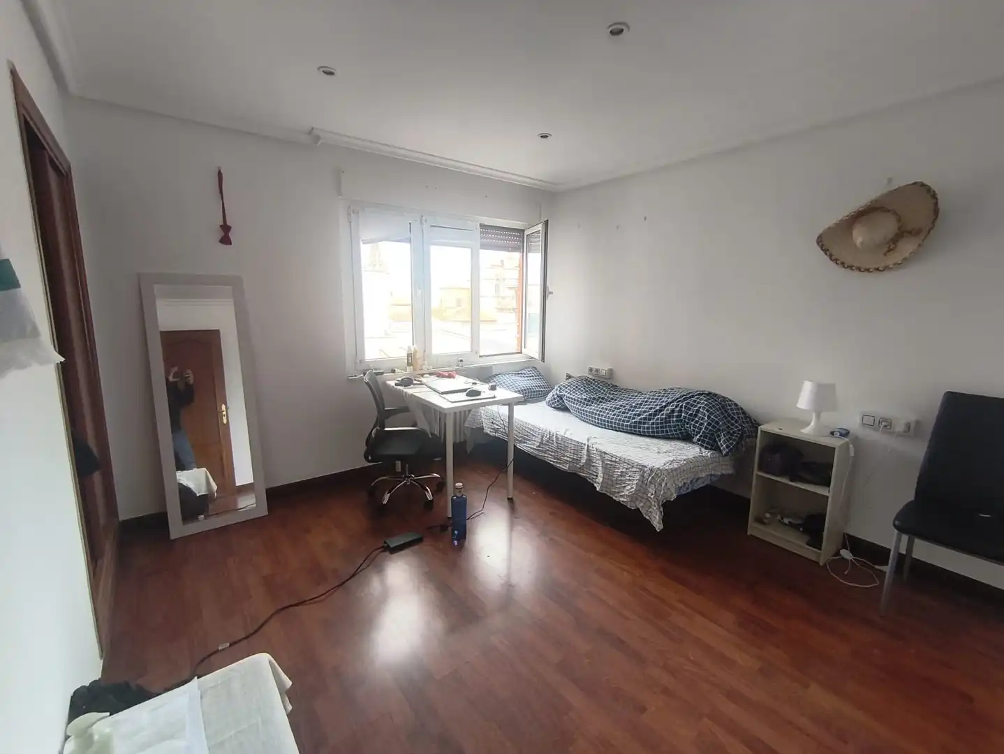 Habitación de Piso en venta en Oviedo  con Calefacción, Parquet y Amueblado