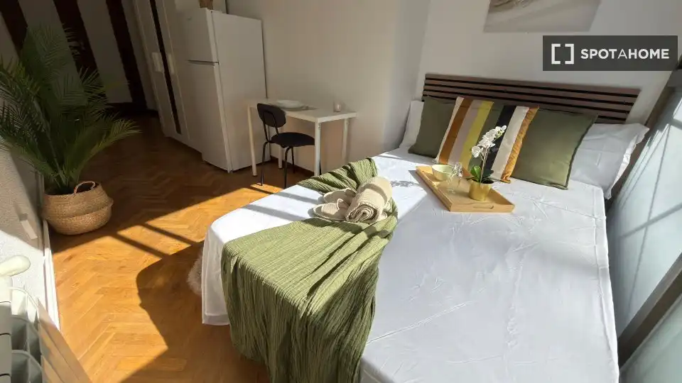 Habitación de Piso de alquiler en Madrid con Aire acondicionado, Calefacción y Amueblado