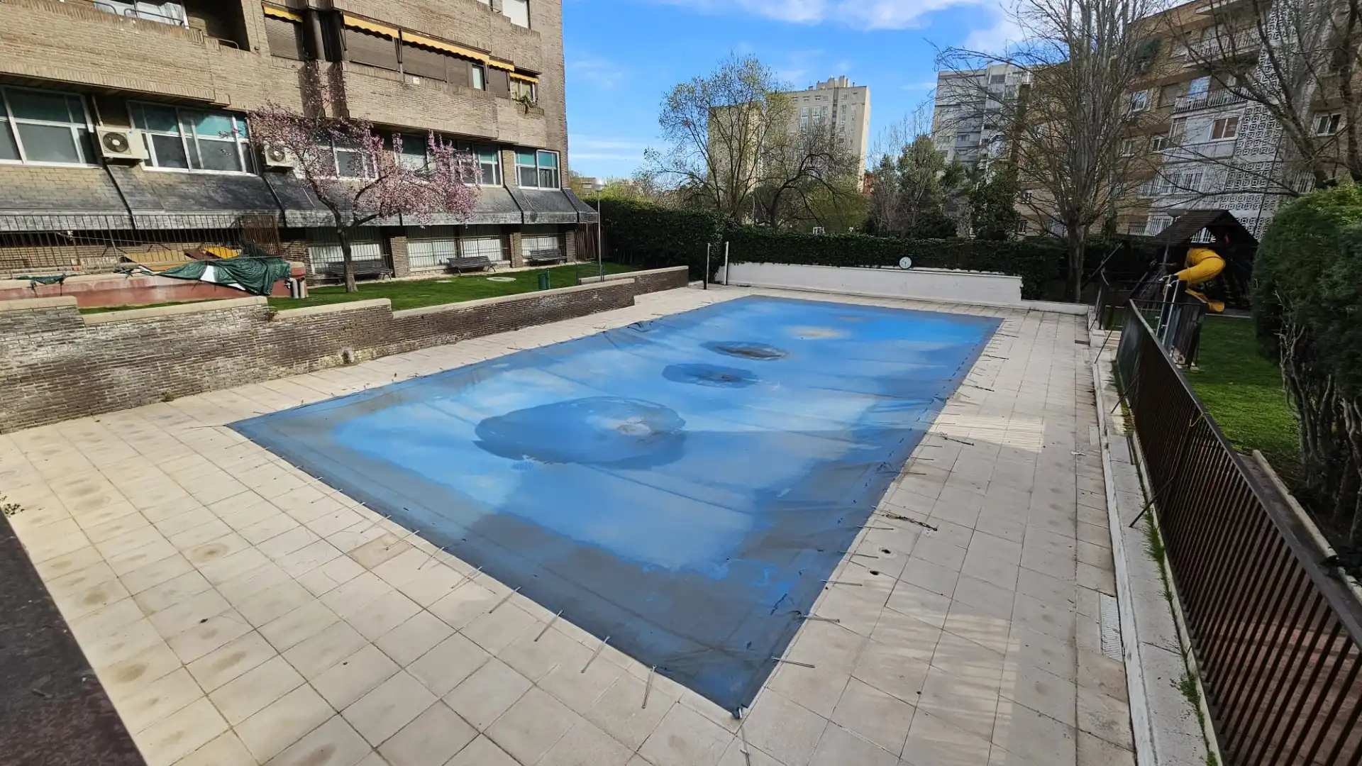Piscina de Piso en venta en Madrid con Aire acondicionado, Calefacción y Jardín privado