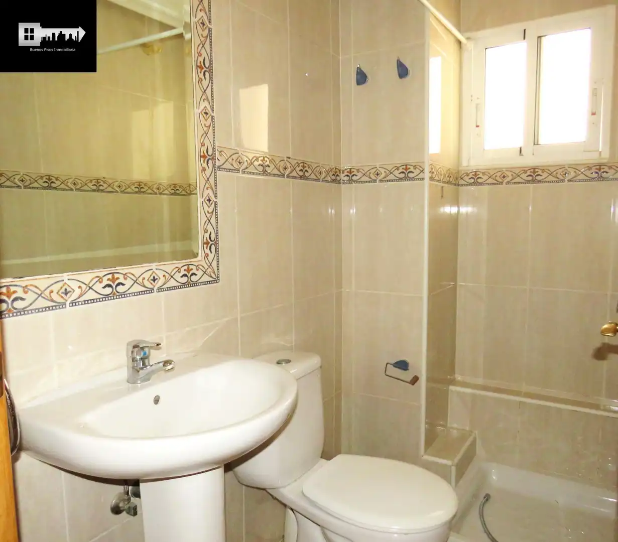 Baño de Piso en venta en Alicante / Alacant con Aire acondicionado y Amueblado