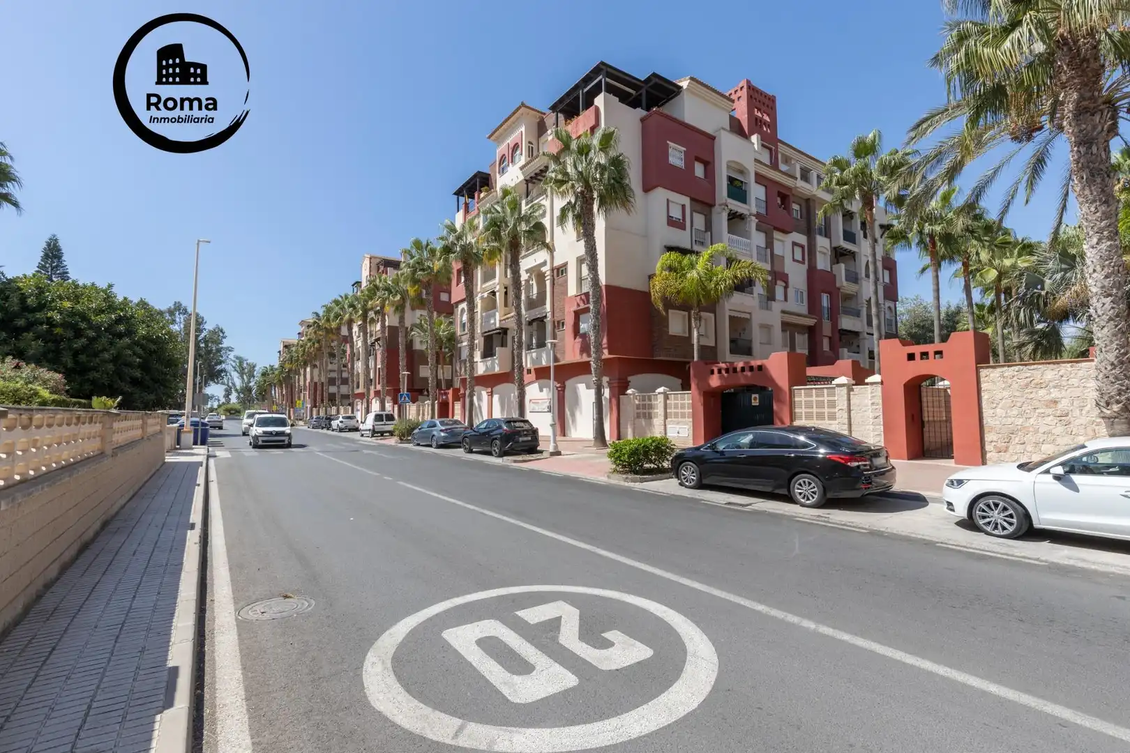Piso con piscina en venta en Playa de Granada, imagen 2