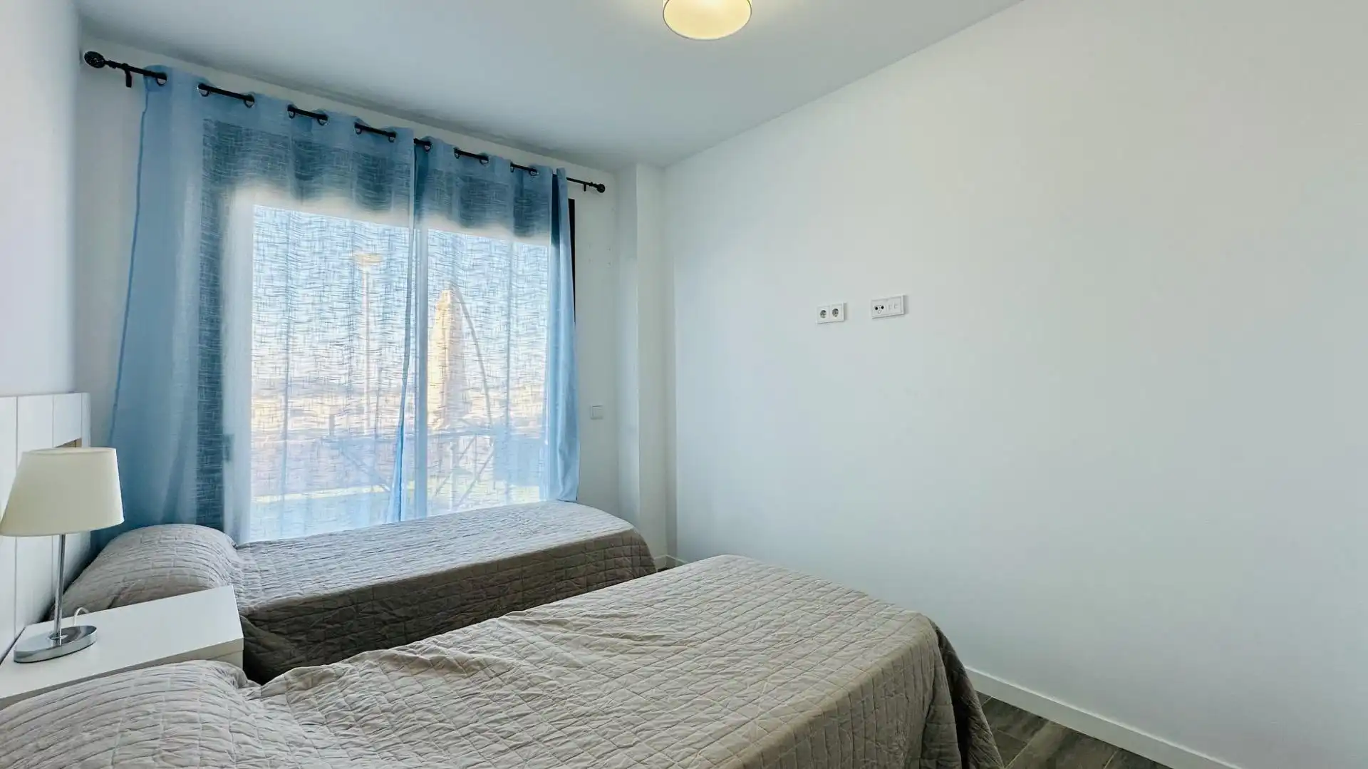 Habitación de Apartamento de alquiler en Finestrat con Aire acondicionado, Calefacción y Terraza