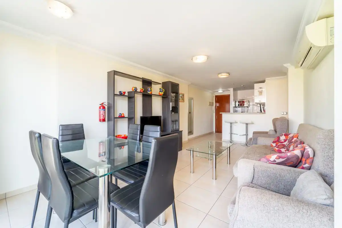 Comedor de Apartamento de alquiler en Benalmádena con Aire acondicionado y Piscina comunitaria