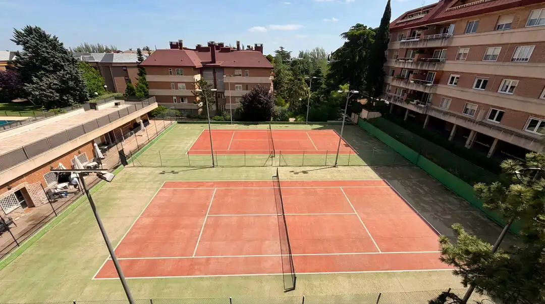 Parkplatz von Wohnung zur Miete in Majadahonda mit Klimaanlage, Heizung und Privatgarten