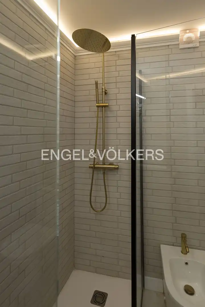Badezimmer von Wohnung zum Verkauf in Madrid mit Heizung