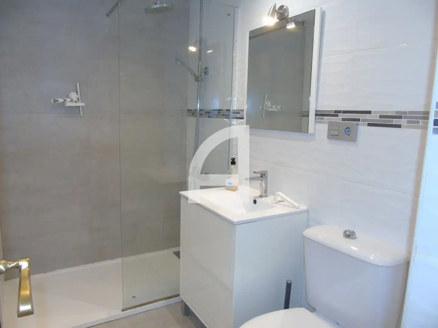Baño de Piso en venta en Torremolinos con Aire acondicionado, Calefacción y Terraza