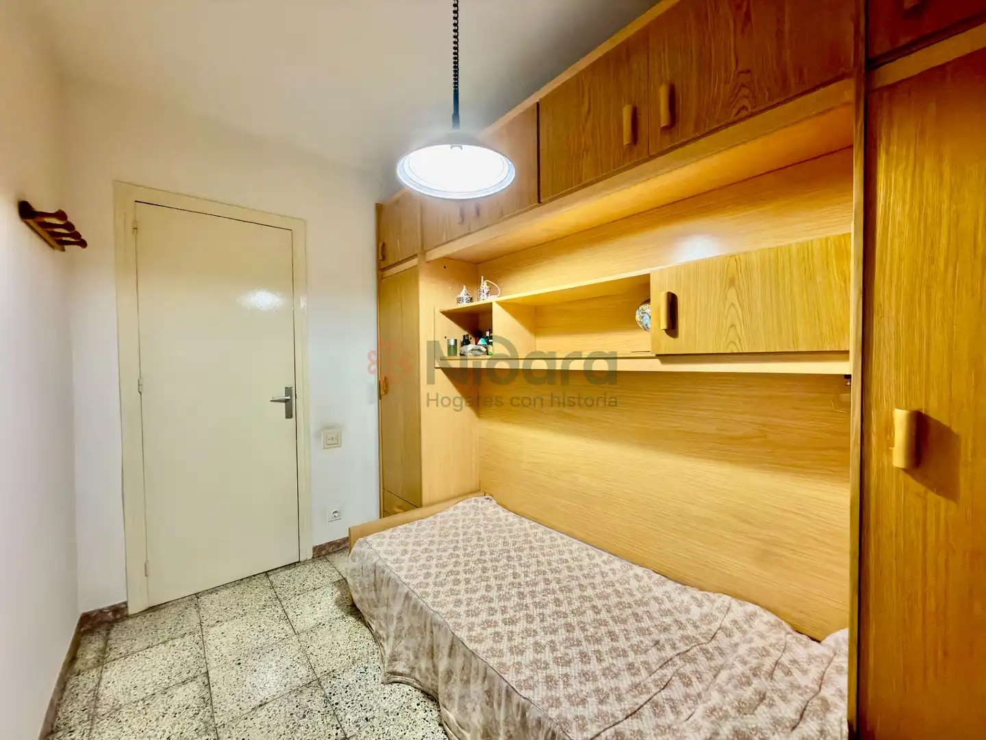 Schlafzimmer von Wohnung zum Verkauf in Barcelona mit Möbliert, Ofen und Balkon