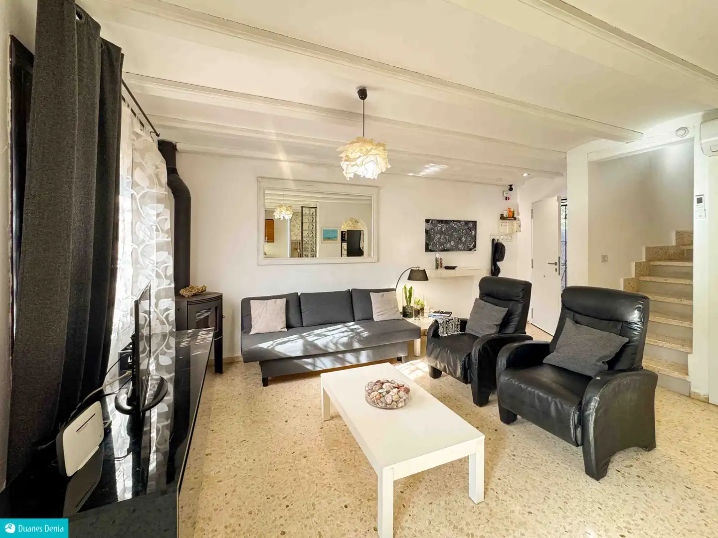 Sala d'estar de Casa adosada en venda en Dénia amb Aire condicionat, Jardí privat i Terrassa