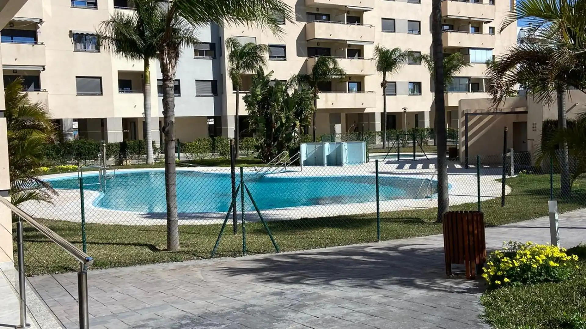 Piscina de Apartamento de alquiler en Vélez-Málaga