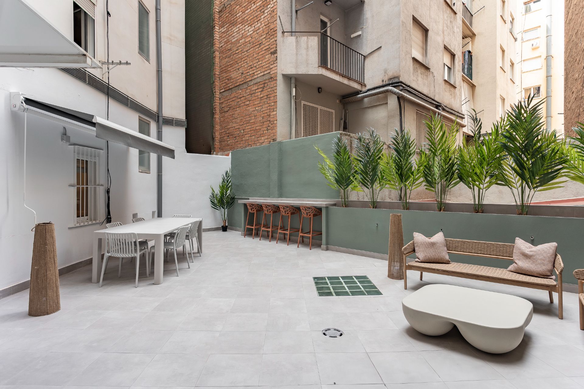 Terrace of Flat to rent in  Barcelona Capital  with Air Conditioner, Heating and Terrace