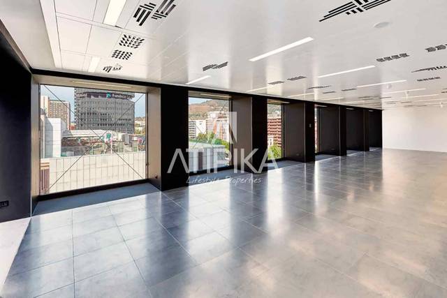 Oficina en Alquiler en Barri de les Corts