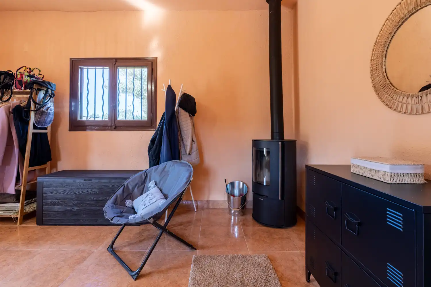 Sala d'estar de Casa o xalet en venda en Tortosa amb Jardí privat, Moblat i Rentadora
