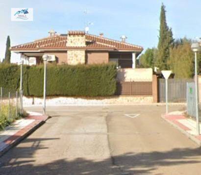 Casa-chalet en Venta en Calle CALENDULA en Cobisa