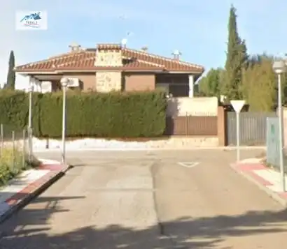 Casa amb piscina en venda a Calle CALENDULA