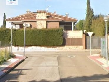 Casa con piscina en venta en Calle CALENDULA