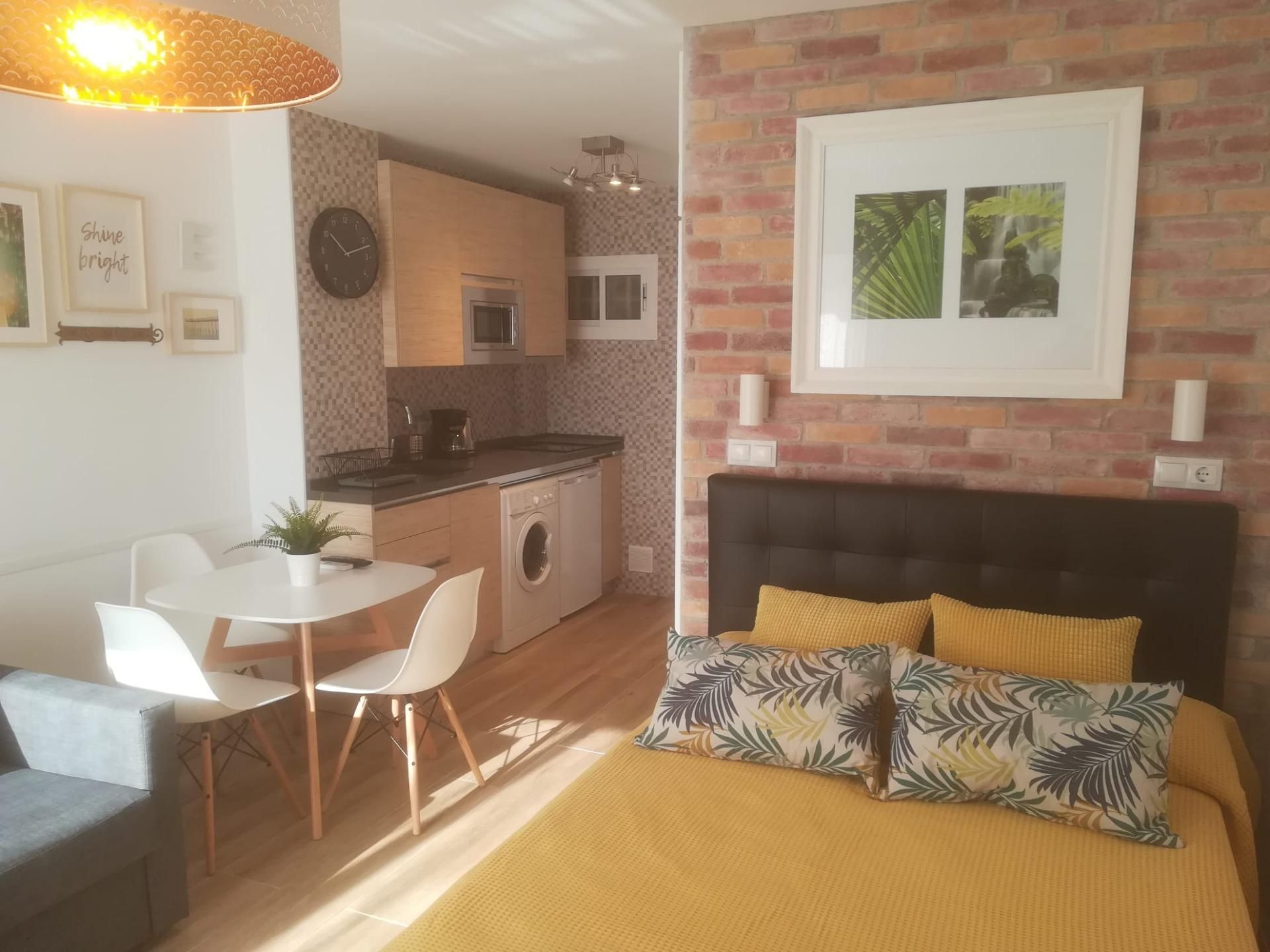 Bedroom of Flat for sale in Benalmádena  with Air Conditioner, Balcony and Community pool