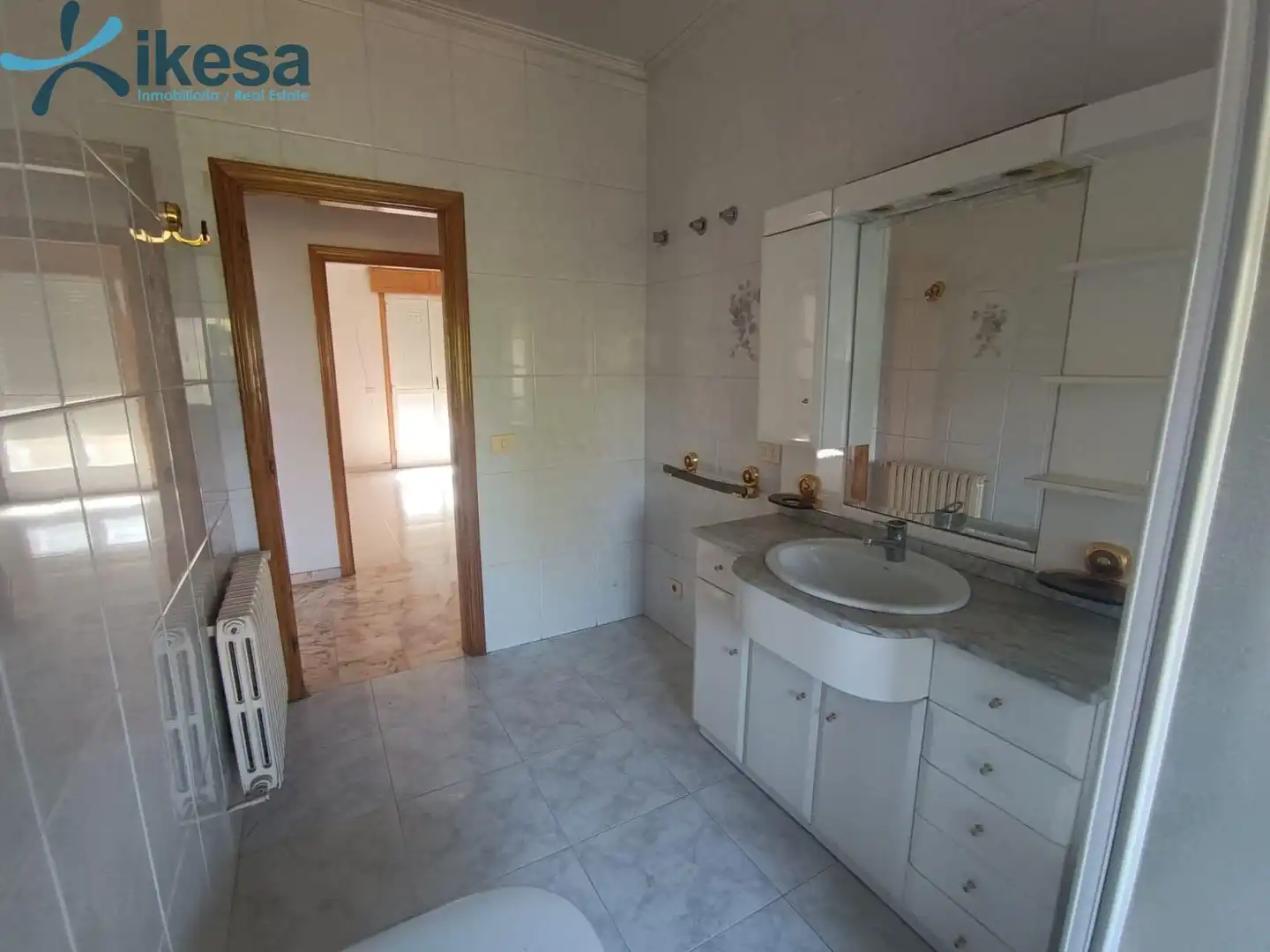 Bany de Casa o xalet en venda en Entrimo amb Jardí privat