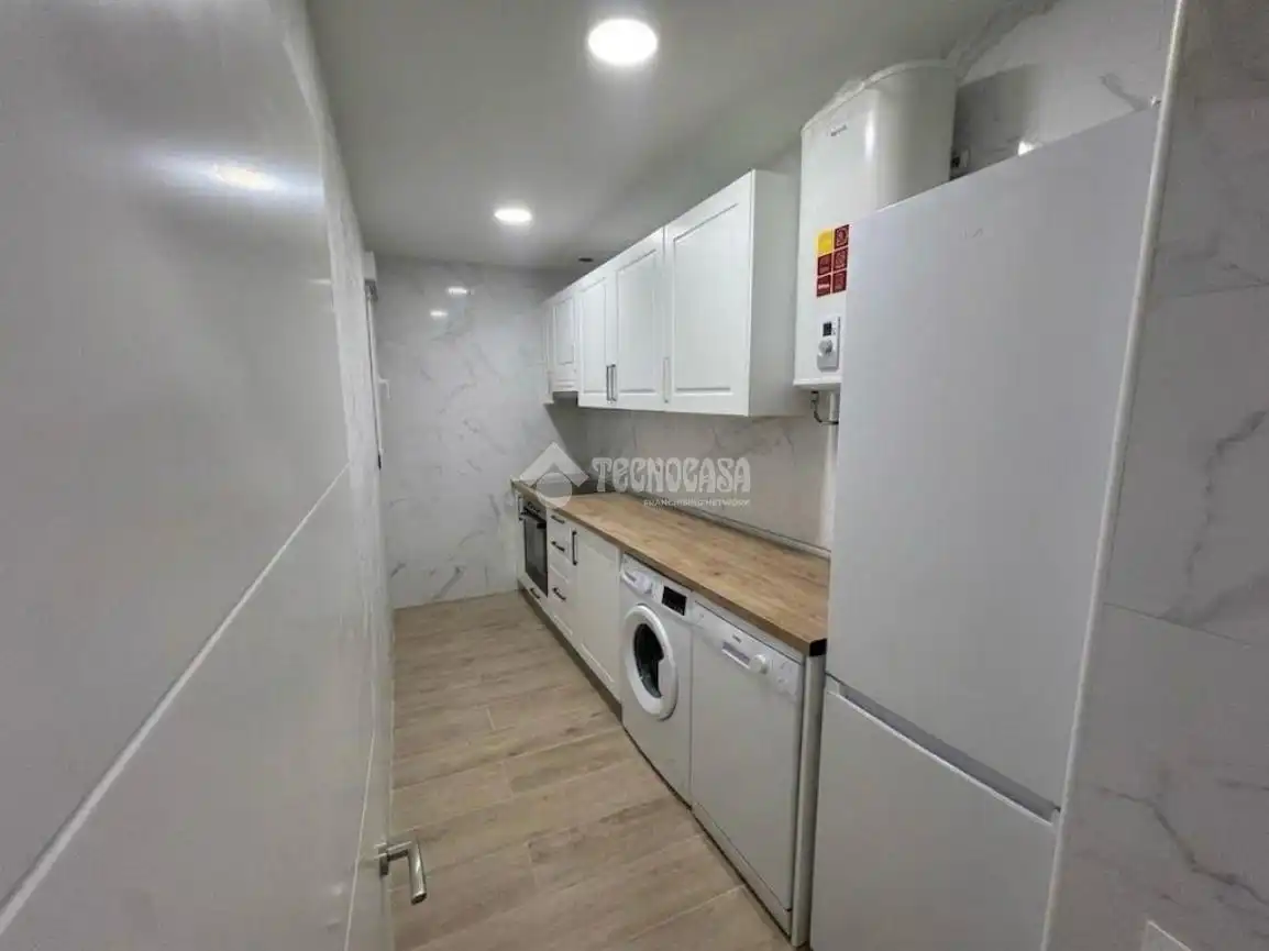 Cuina de Casa adosada en venda en Madrid amb Aire condicionat
