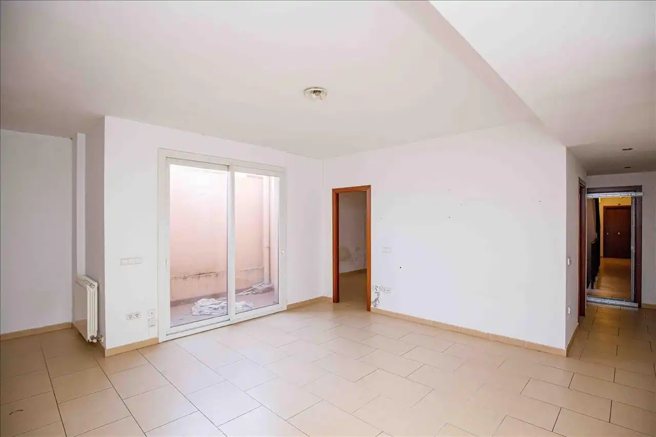 Piso en venta en Figueres con Calefacción, Terraza y Balcón
