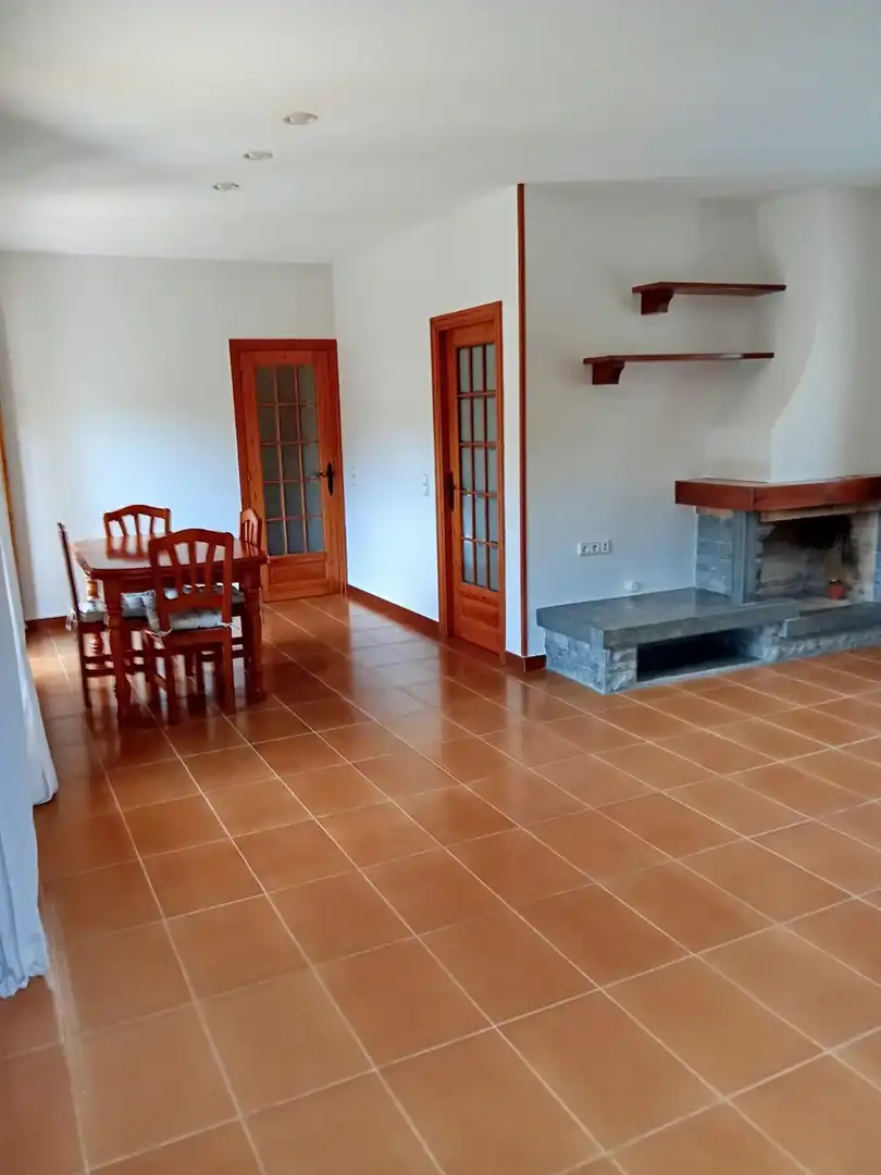 Sala d'estar de Casa o xalet en venda en Sant Llorenç d'Hortons amb Calefacció, Jardí privat i Terrassa