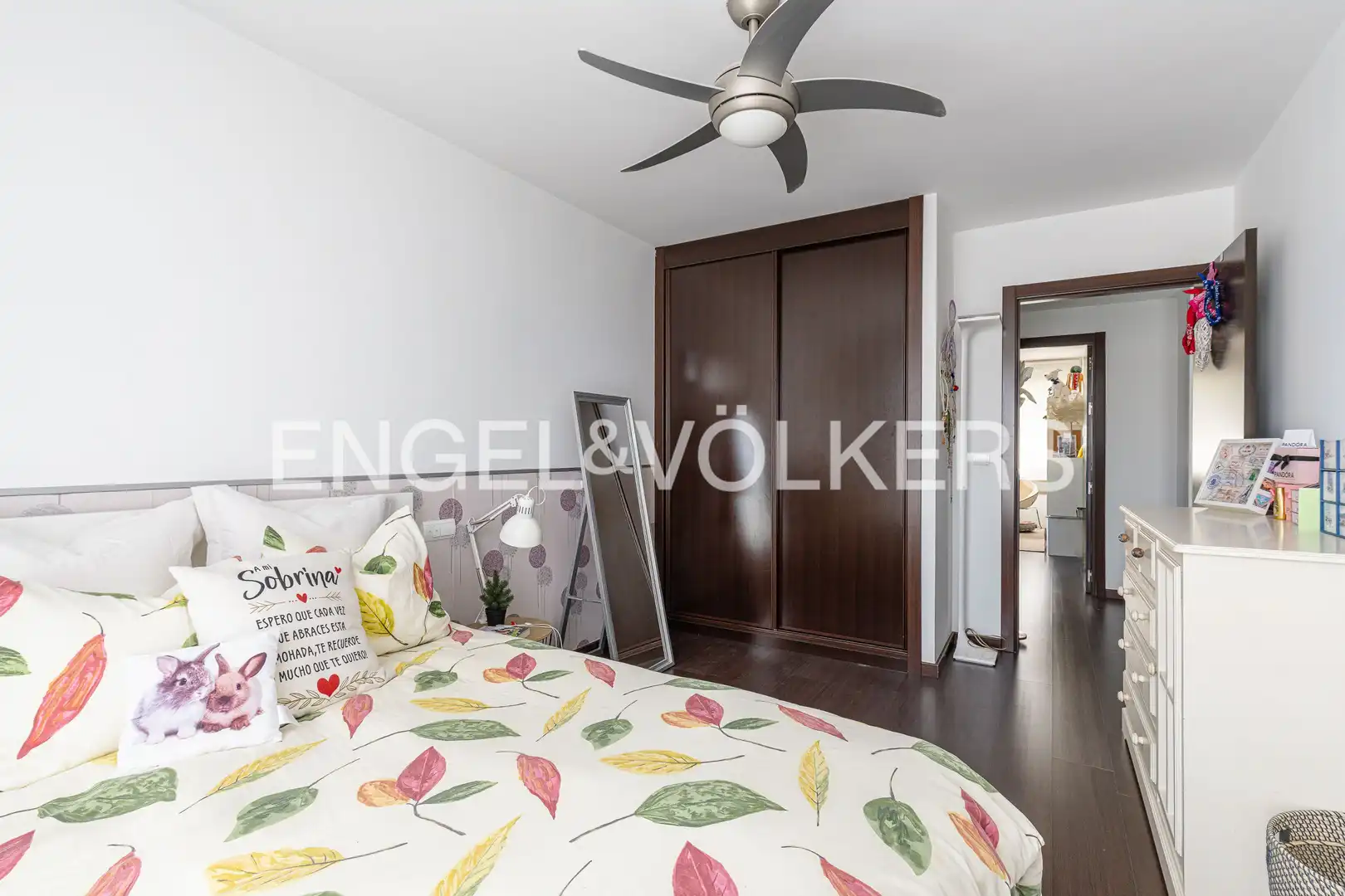 Habitación de Casa adosada en venta en Las Rozas de Madrid con Aire acondicionado, Calefacción y Jardín privado