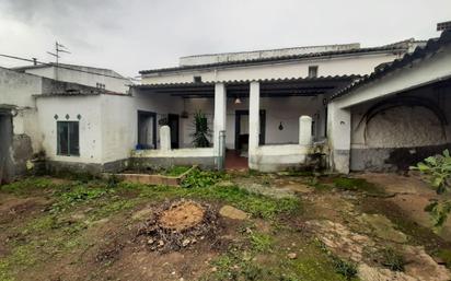 Vista exterior de Casa o xalet en venda en Sierra de Fuentes amb Jardí privat i Traster