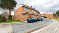 Vista exterior de Casa adosada en venda en El Boalo - Cerceda – Mataelpino amb Calefacció, Moblat i Piscina comunitària