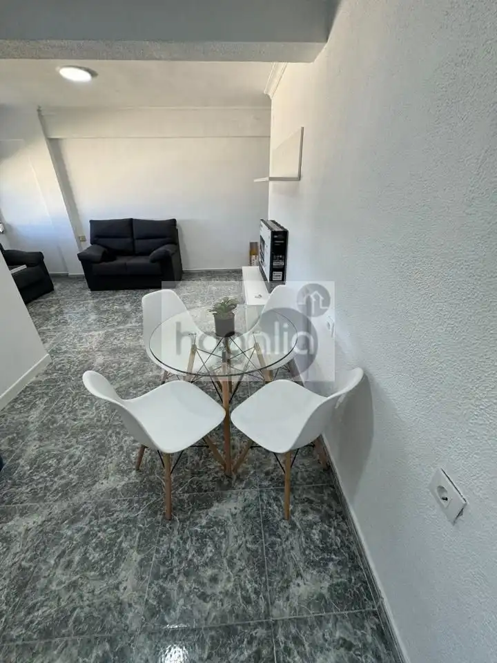 Sala d'estar de Pis de lloguer en  Sevilla Capital amb Aire condicionat i Moblat
