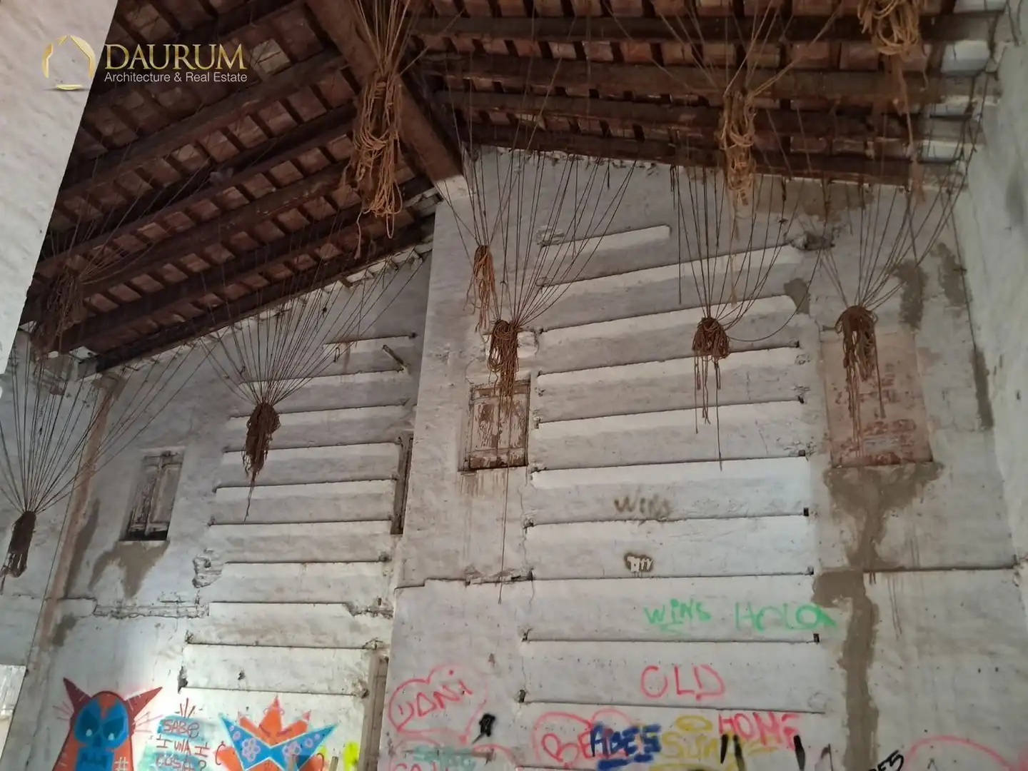 Houses for sale in Valencia  with Air Conditioner, Swimming Pool and Community pool