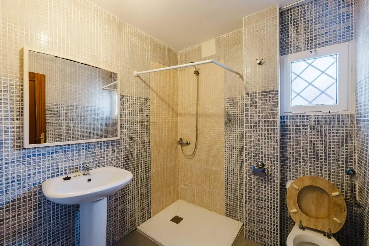 Baño de Casa adosada en venta en Benalmádena con Calefacción, Jardín privado y Terraza