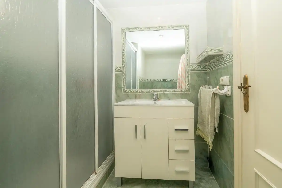 Baño de Piso en venta en Benidorm con Aire acondicionado, Calefacción y Terraza