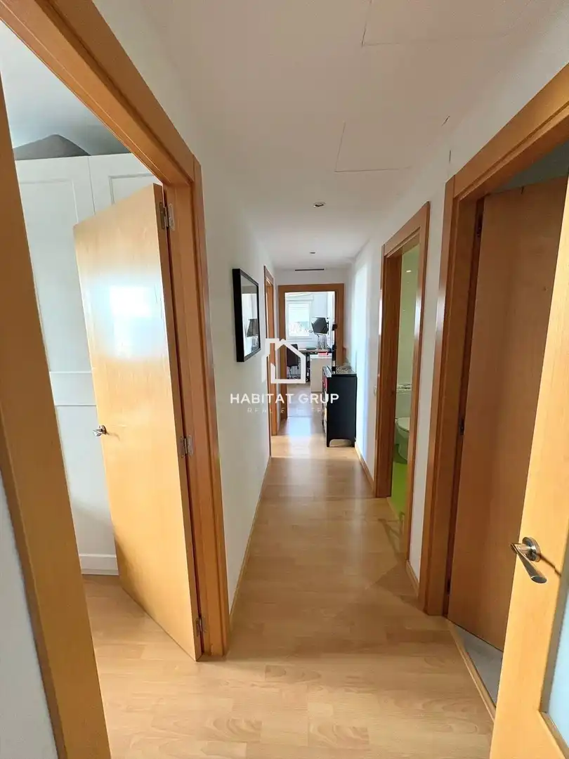 Piso en venta en Sant Just Desvern con Calefacción, Terraza y Piscina comunitaria