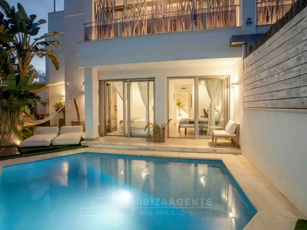 Piscina de Dúplex en venta en Eivissa con Aire acondicionado, Jardín privado y Terraza
