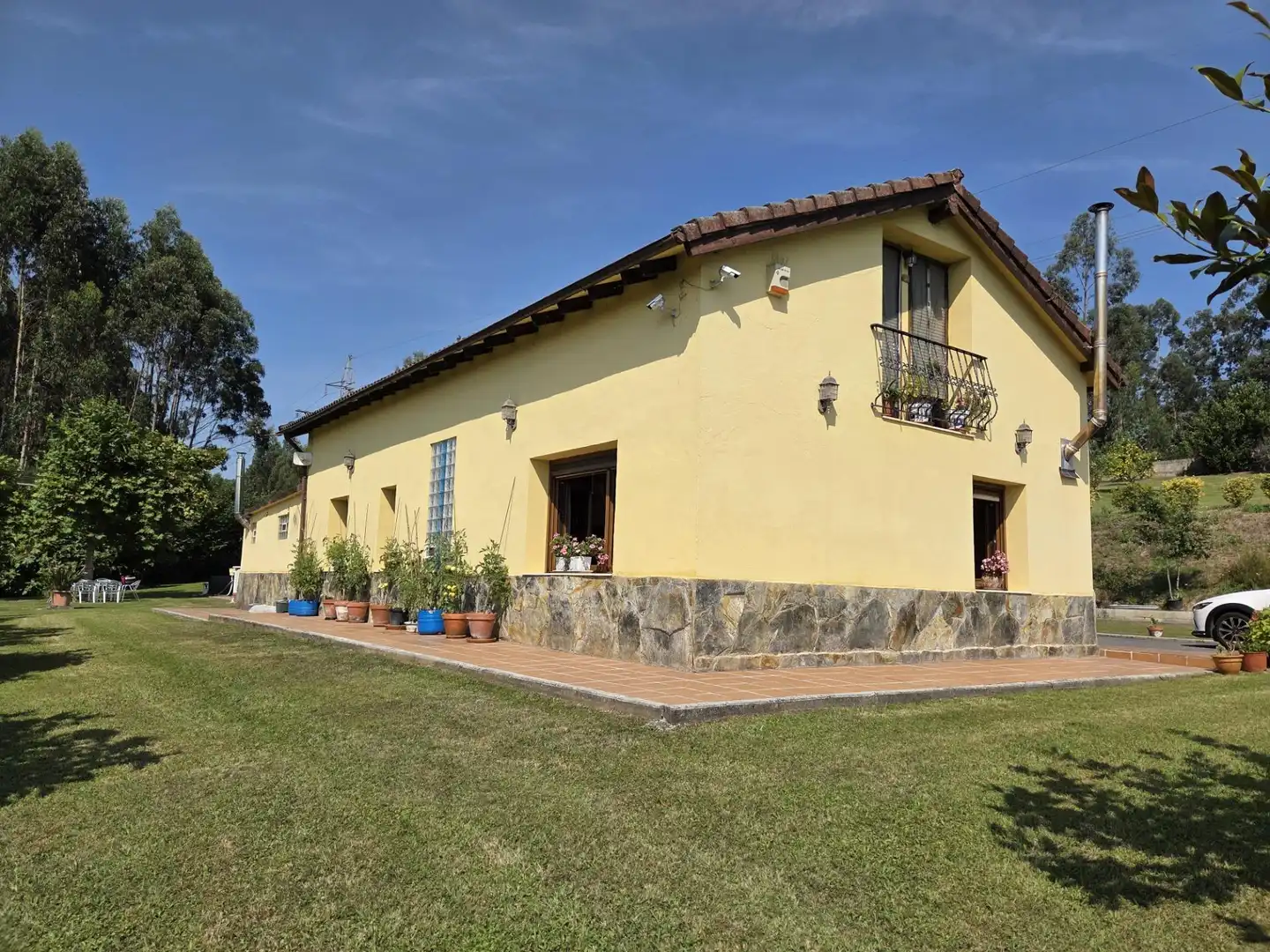 Außenansicht von Haus oder Chalet zum Verkauf in Piélagos mit Privatgarten, Terrasse und Abstellraum