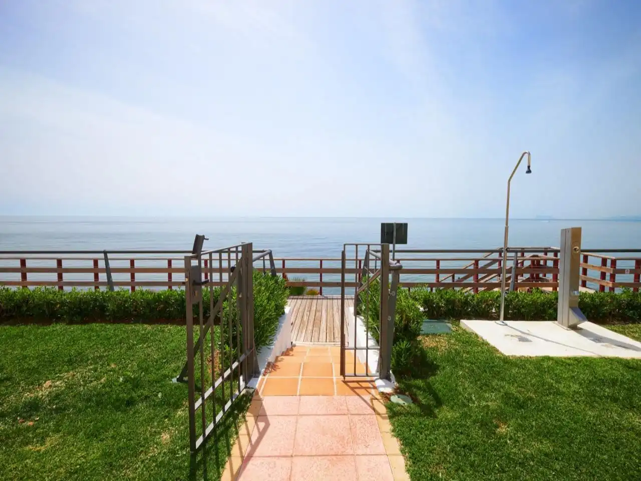 Terrassa de Casa adosada en venda en Estepona amb Moblat