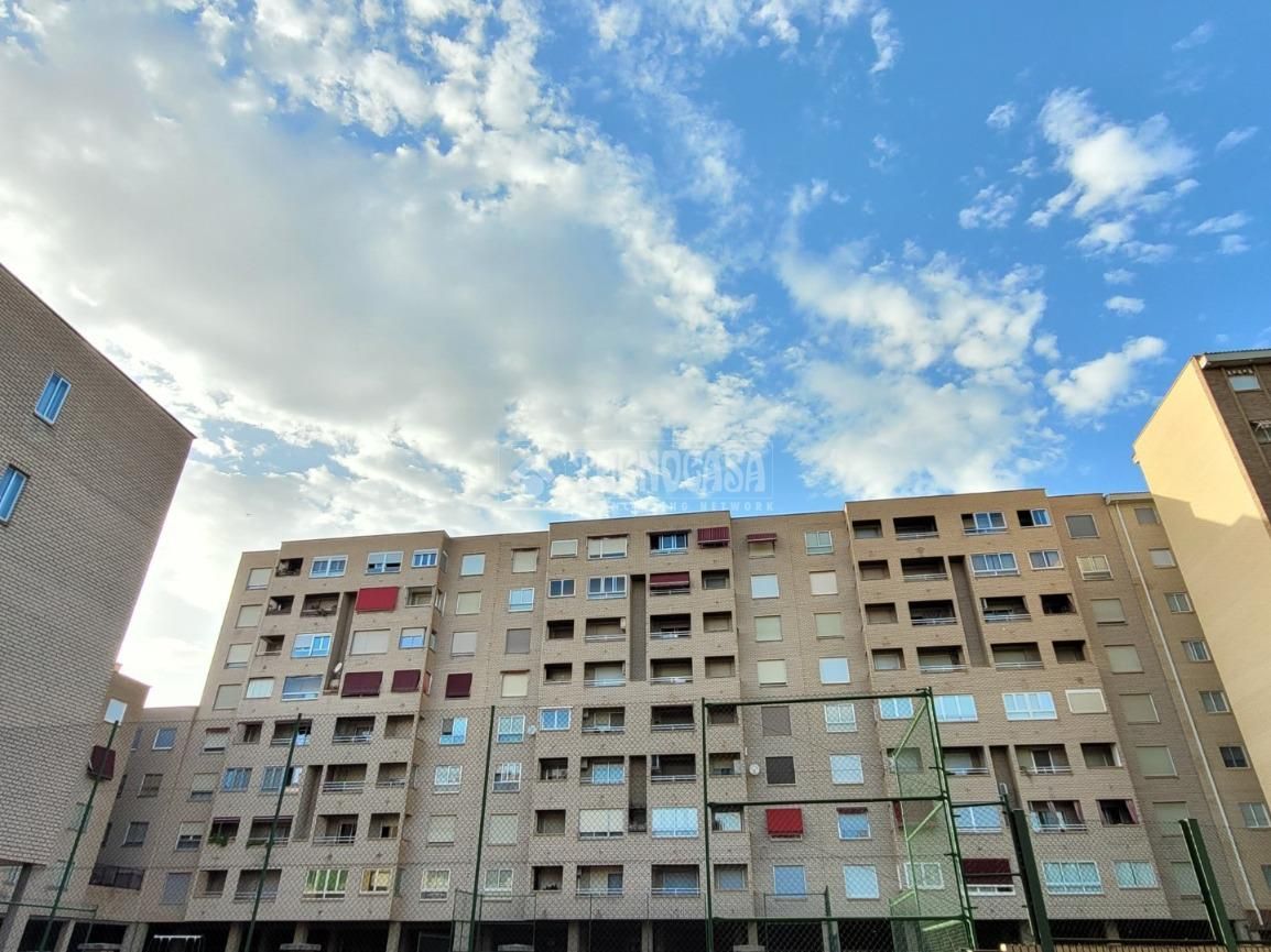 Vista exterior de Pis en venda en  Zaragoza Capital amb Calefacció, Terrassa i Traster