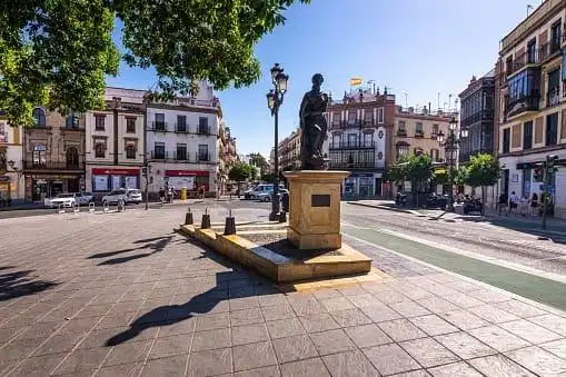 Vista exterior de Casa adosada en venda en Sevilla amb Terrassa