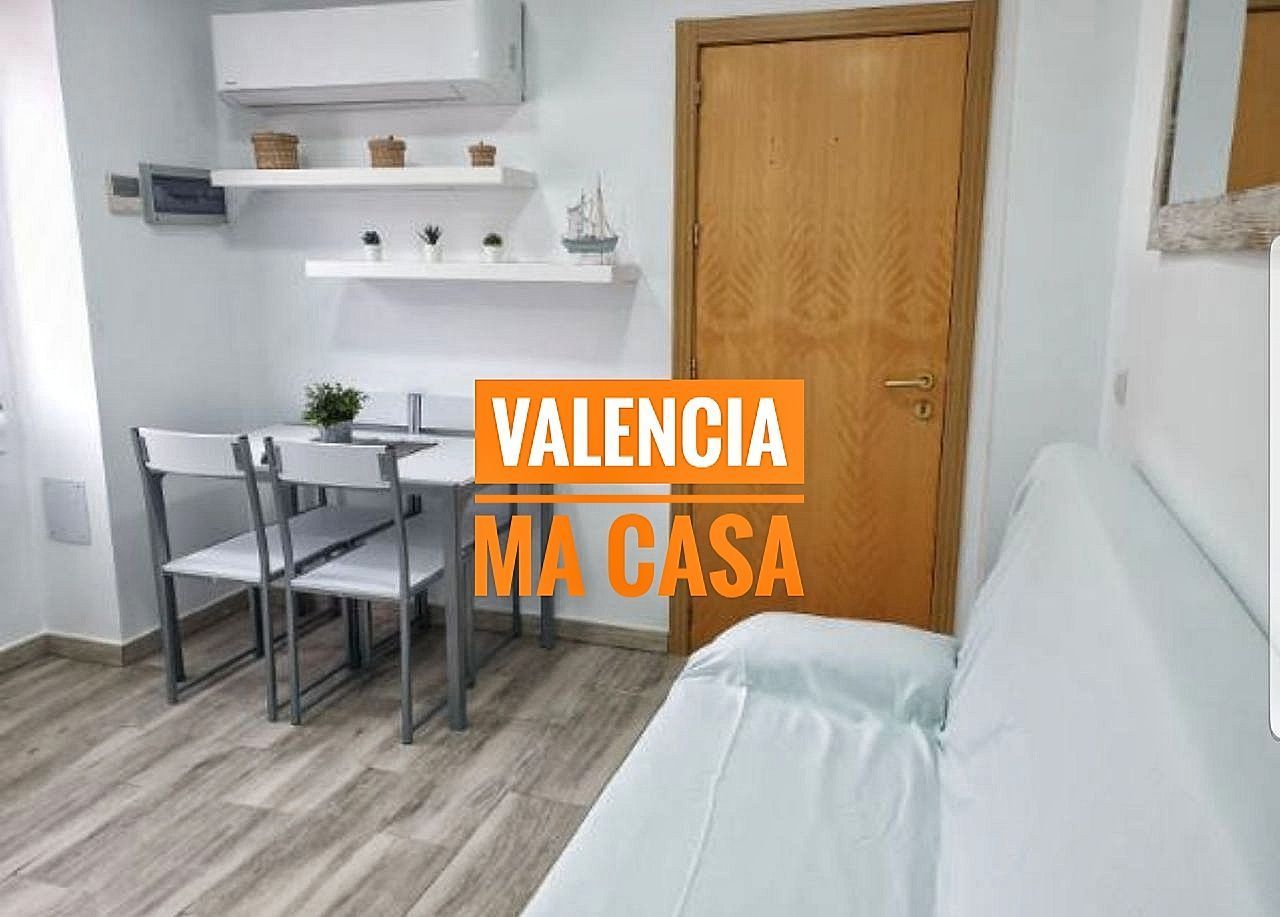 Bedroom of Attic to rent in  Valencia Capital  with Air Conditioner, Heating and Furnished