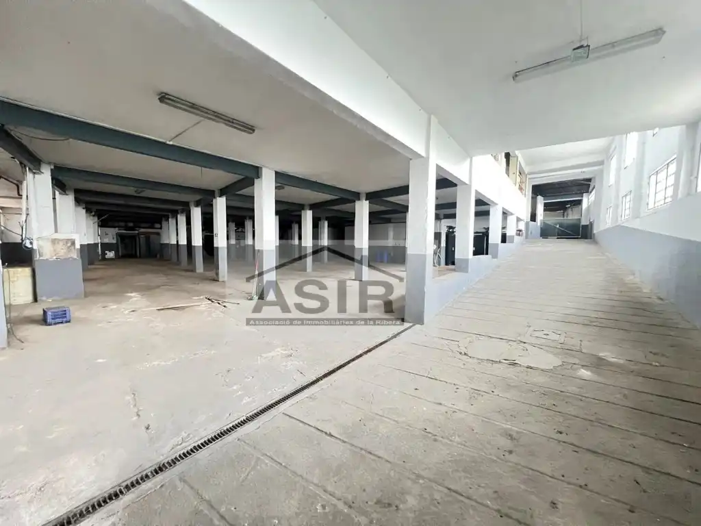 Parking de Nave industrial en venta en Corbera