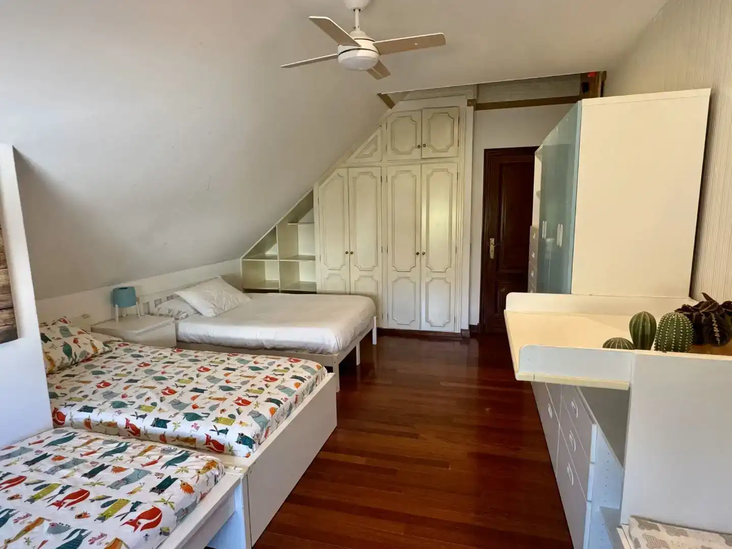 Dormitori de Casa o xalet en venda en Sanxenxo amb Piscina i Balcó