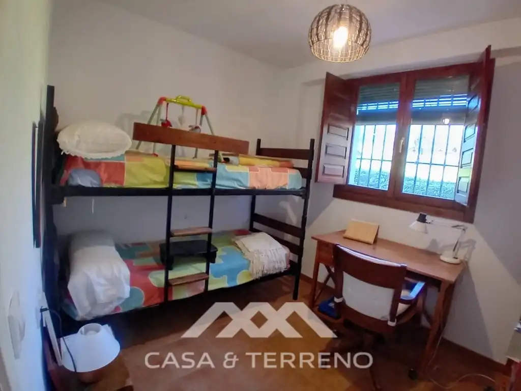 Dormitori de Casa o xalet en venda en Alozaina amb Piscina