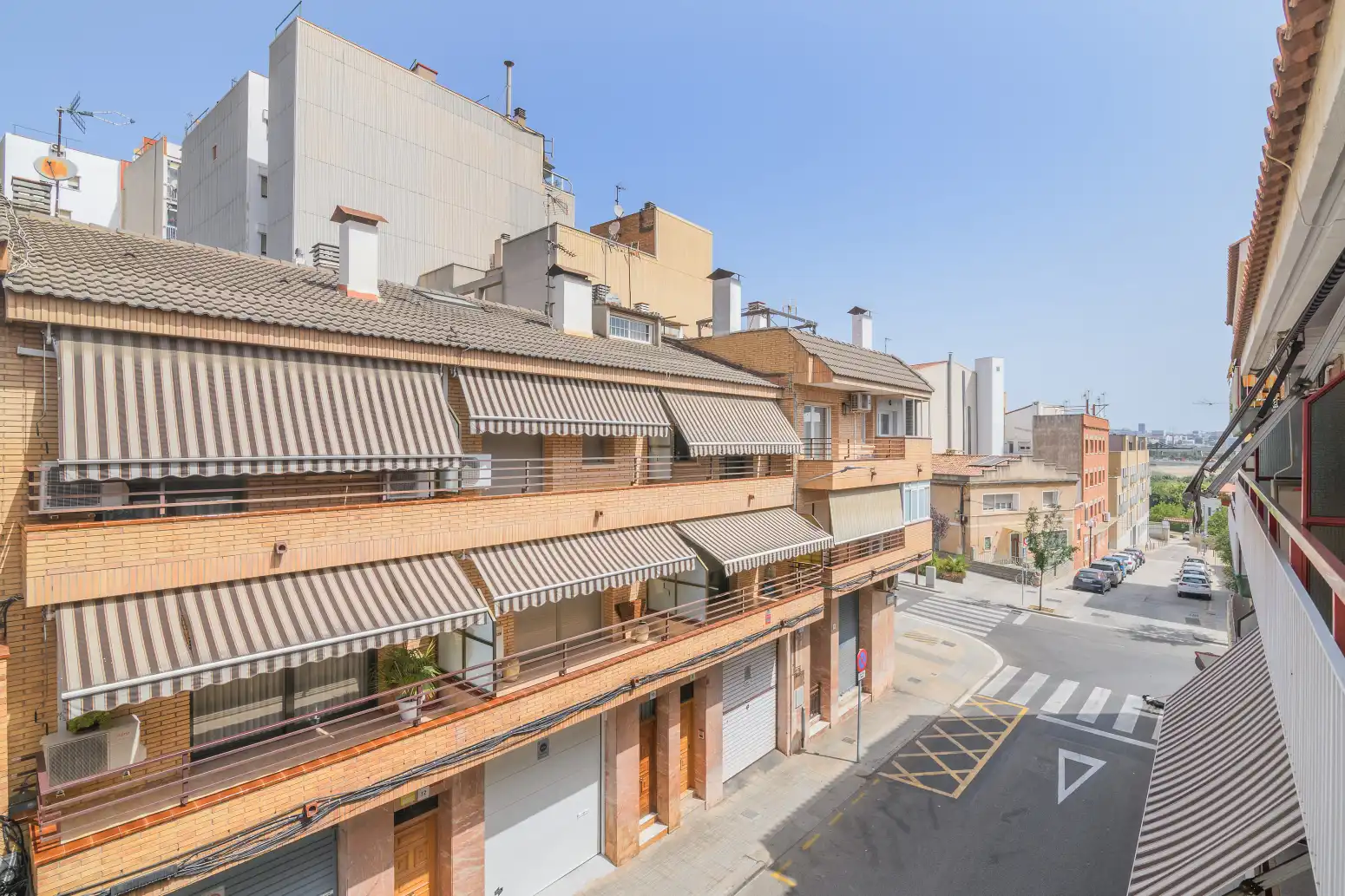 Vista exterior de Casa adosada en venda en Sant Boi de Llobregat amb Aire condicionat i Terrassa