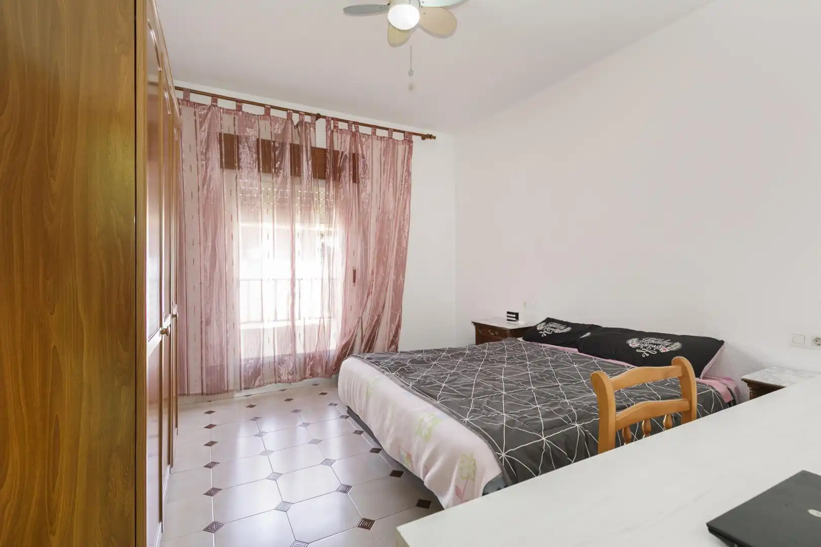 Dormitori de Casa o xalet en venda en Alhendín
