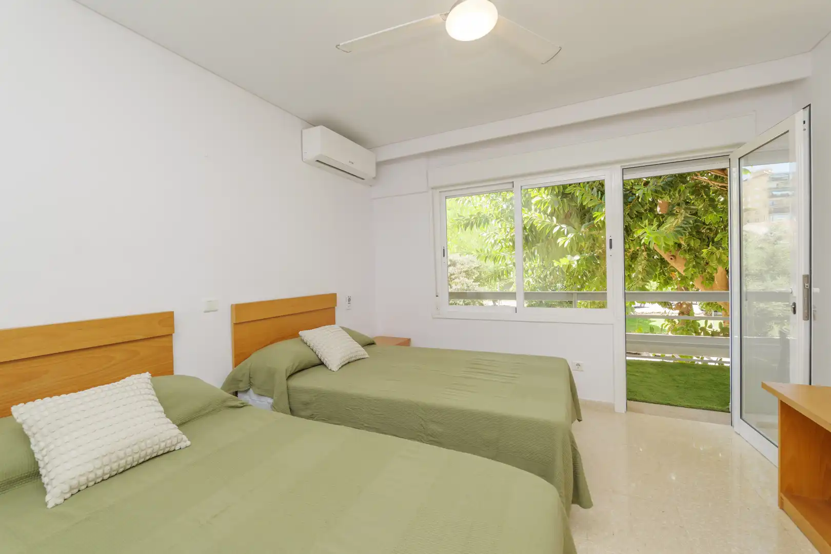 Habitación de Apartamento en venta en Torremolinos con Aire acondicionado, Terraza y Amueblado